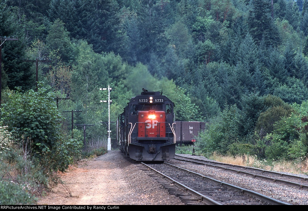 SP 8233 on Siskiyou Branch